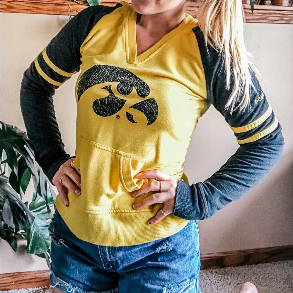 Iowa Hawkeye Columbia sweatshirt
